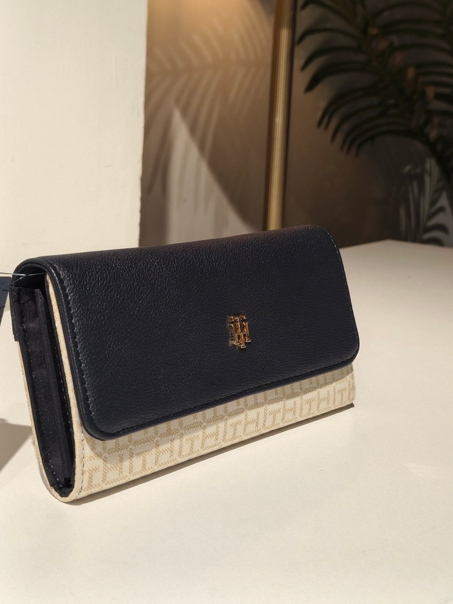 Tommy Hilfiger wallet