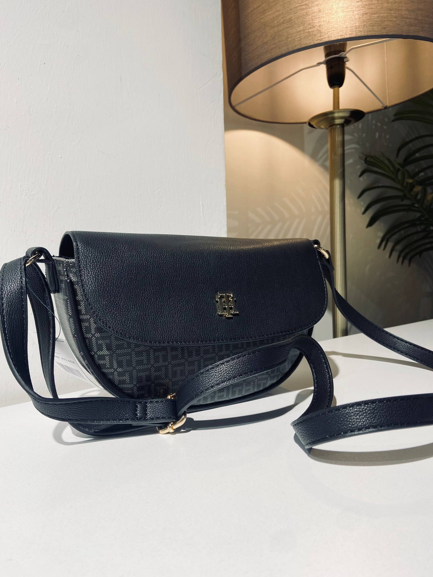 Tommy Hilfiger bag