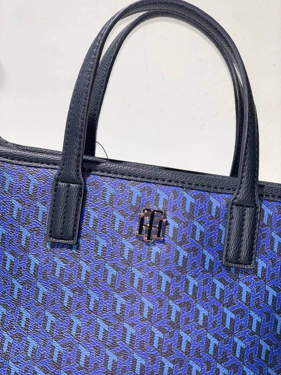 Tommy Hilfiger bag
