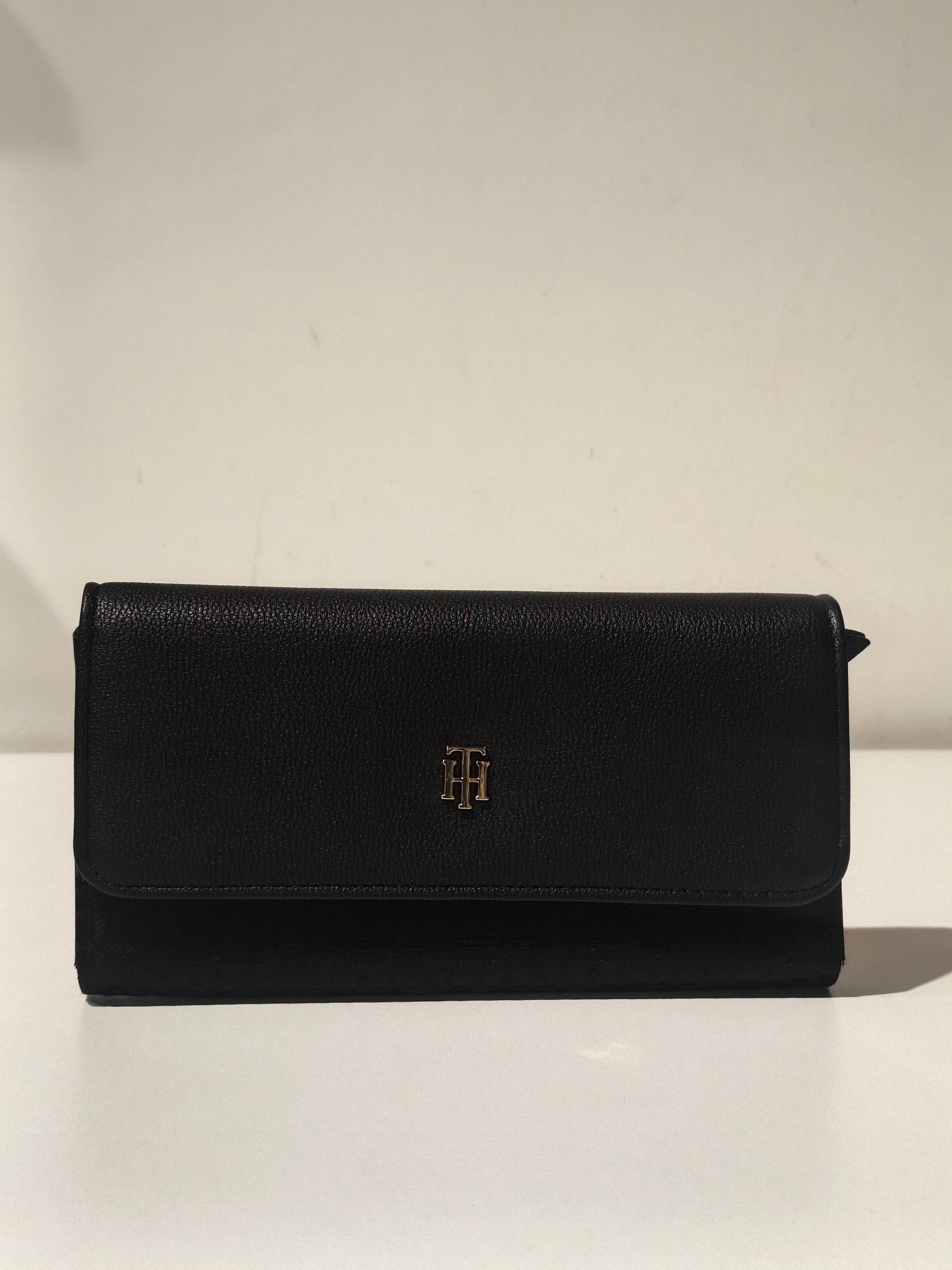 Tommy Hilfiger wallet
