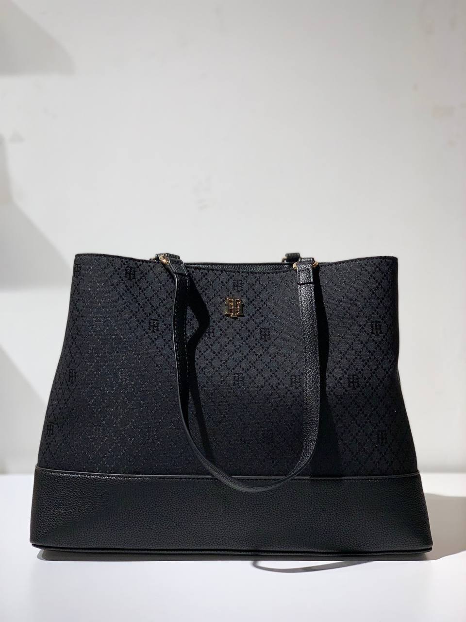 Tommy Hilfiger bag