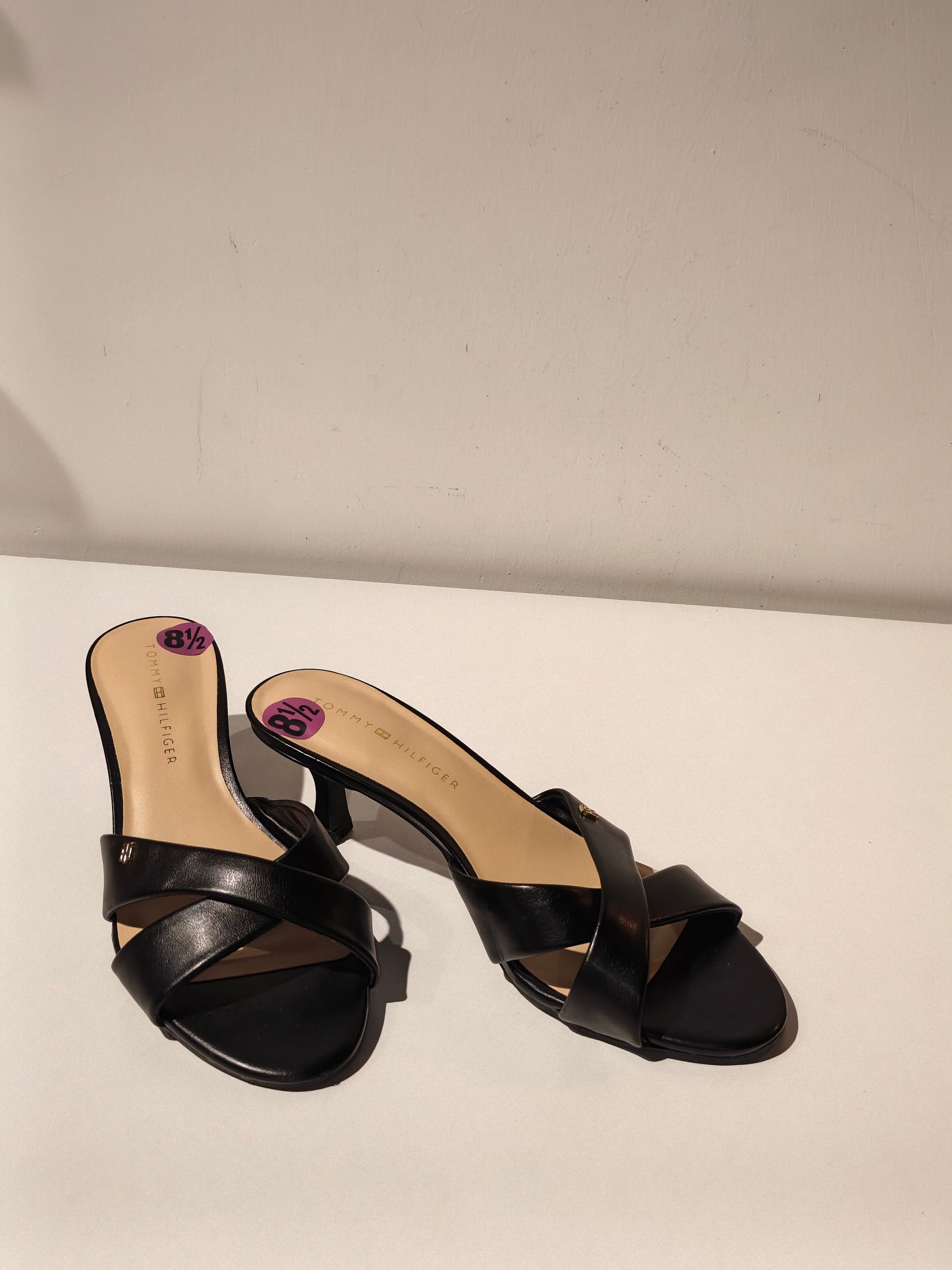 Tommy Hilfiger sandal size 8.5