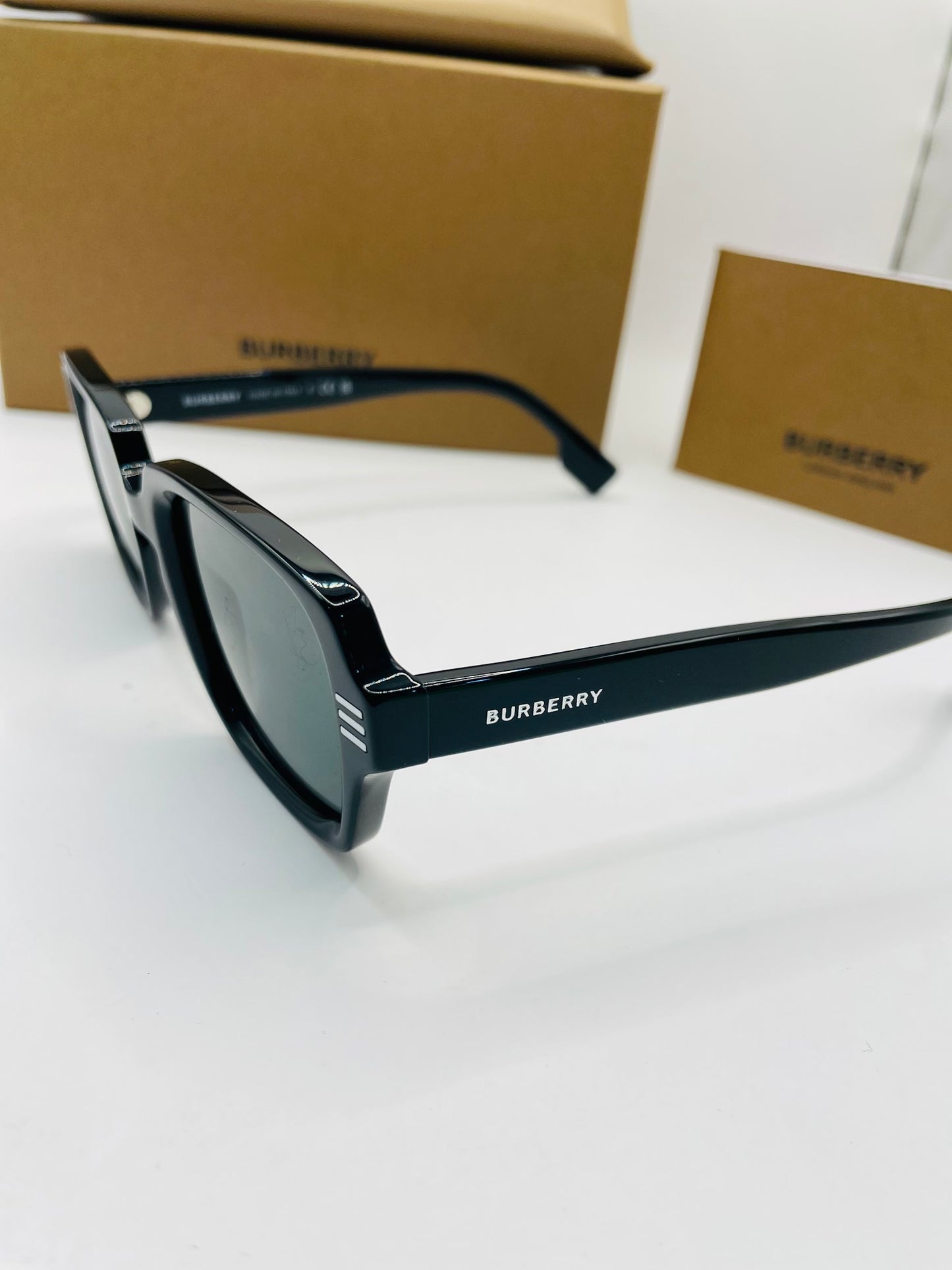 Burberry sunglass