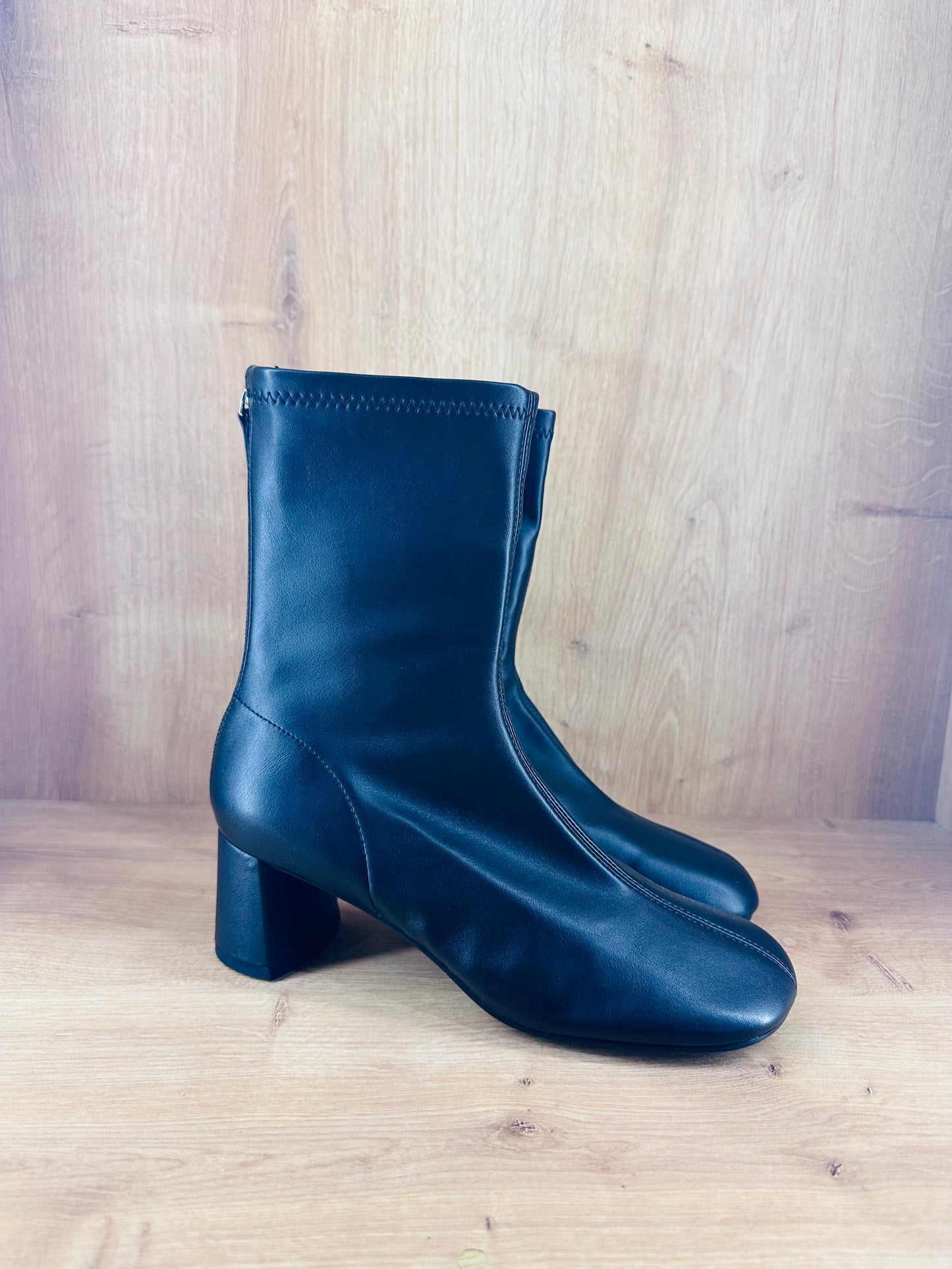 Charles & keith boot size 37