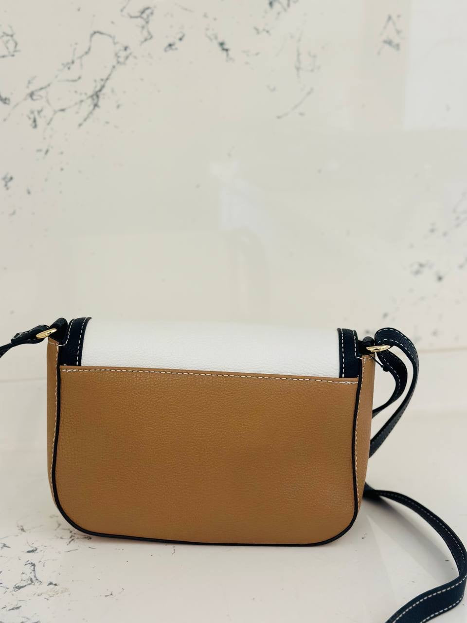 tommy hilfiger cross  bag