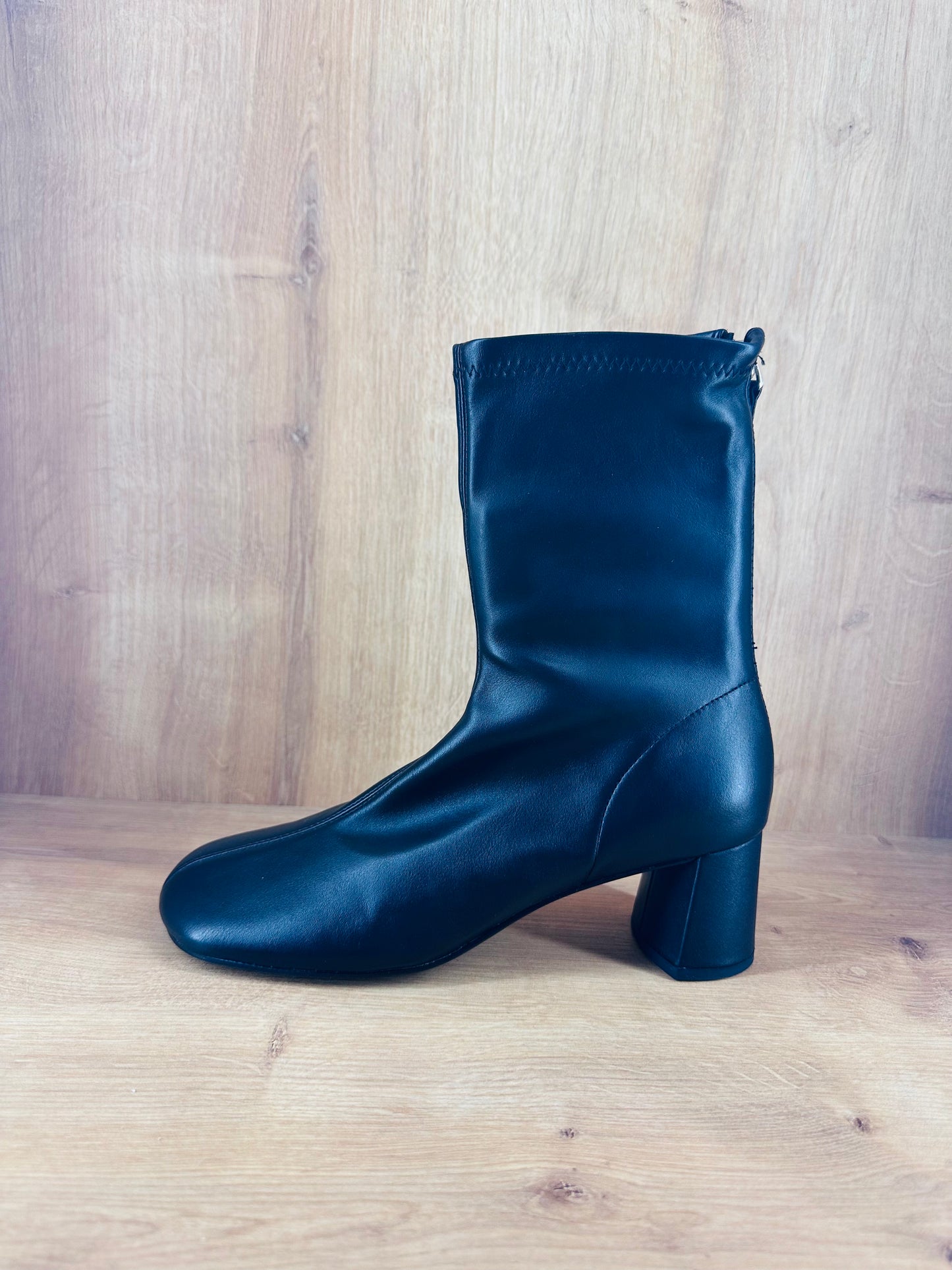 Charles & keith boot size 37