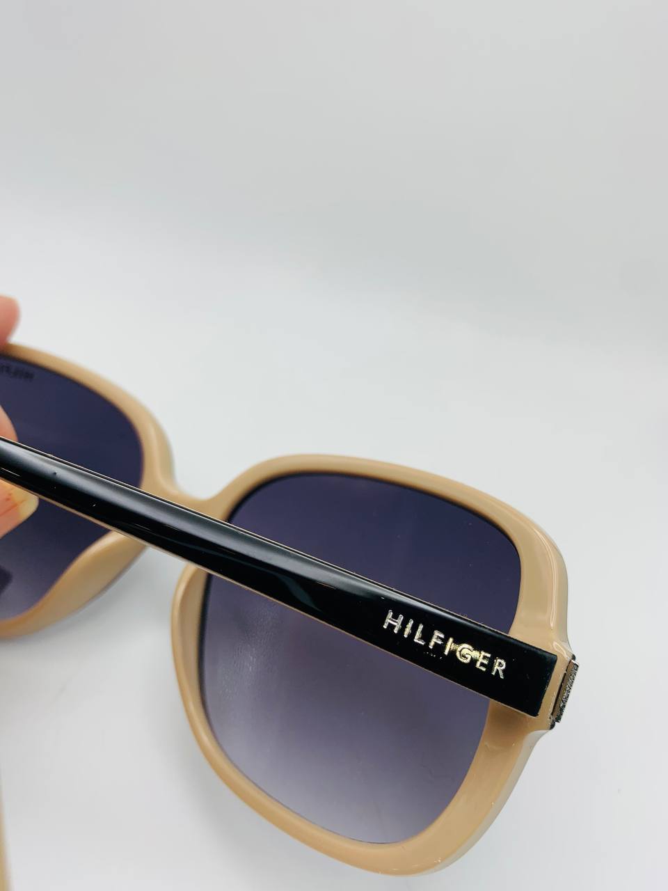 Tommy Hilfiger sunglass