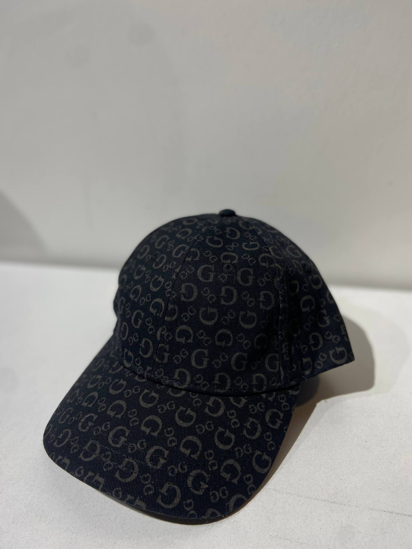 Guess cap