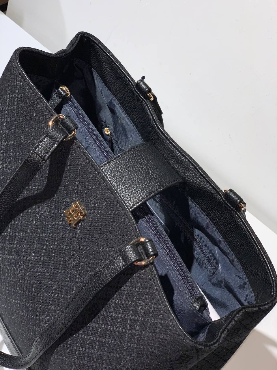 Tommy Hilfiger bag