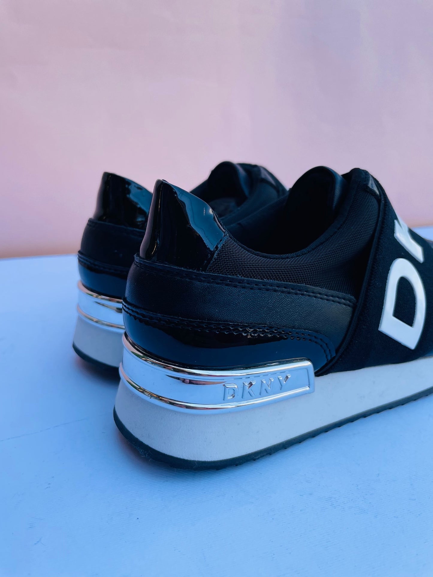 Dkny. Sneakers