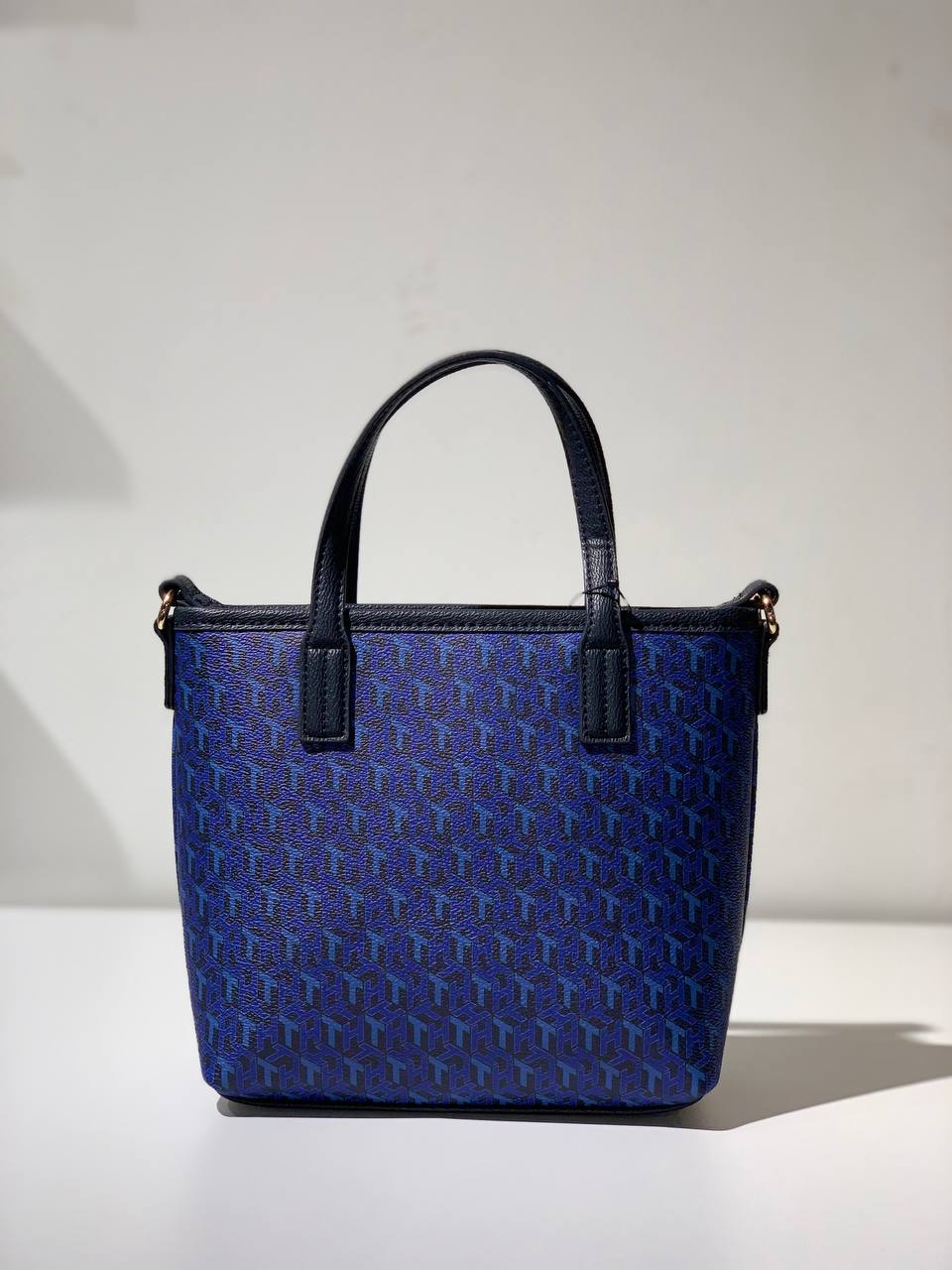 Tommy Hilfiger bag