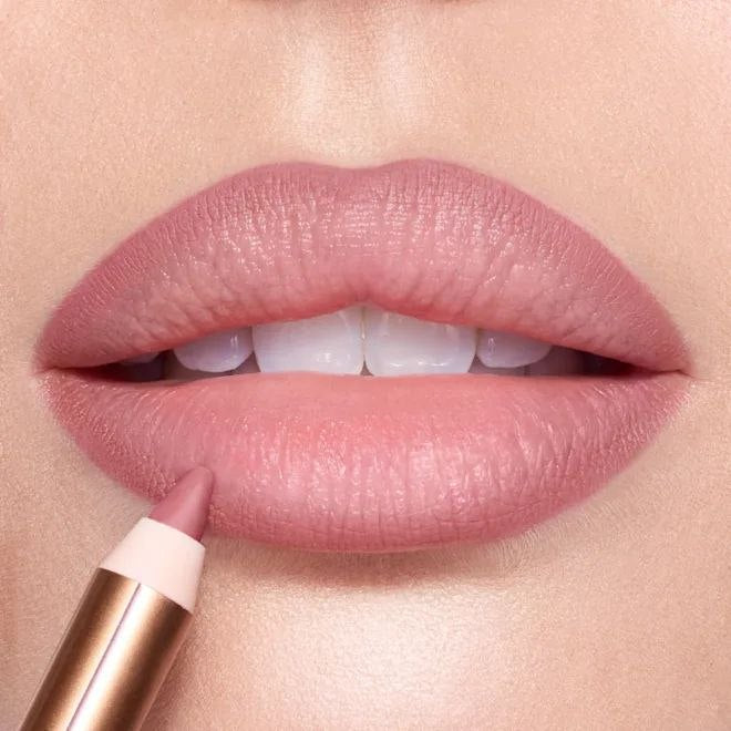 Charlotte tilbury Glossy lip kit
"Pillow talk original"