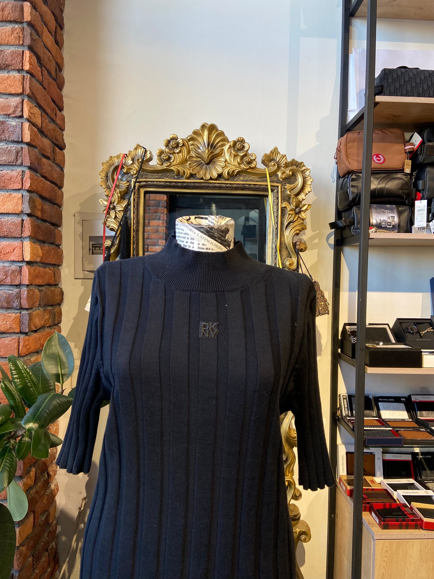 Dkny top size xl