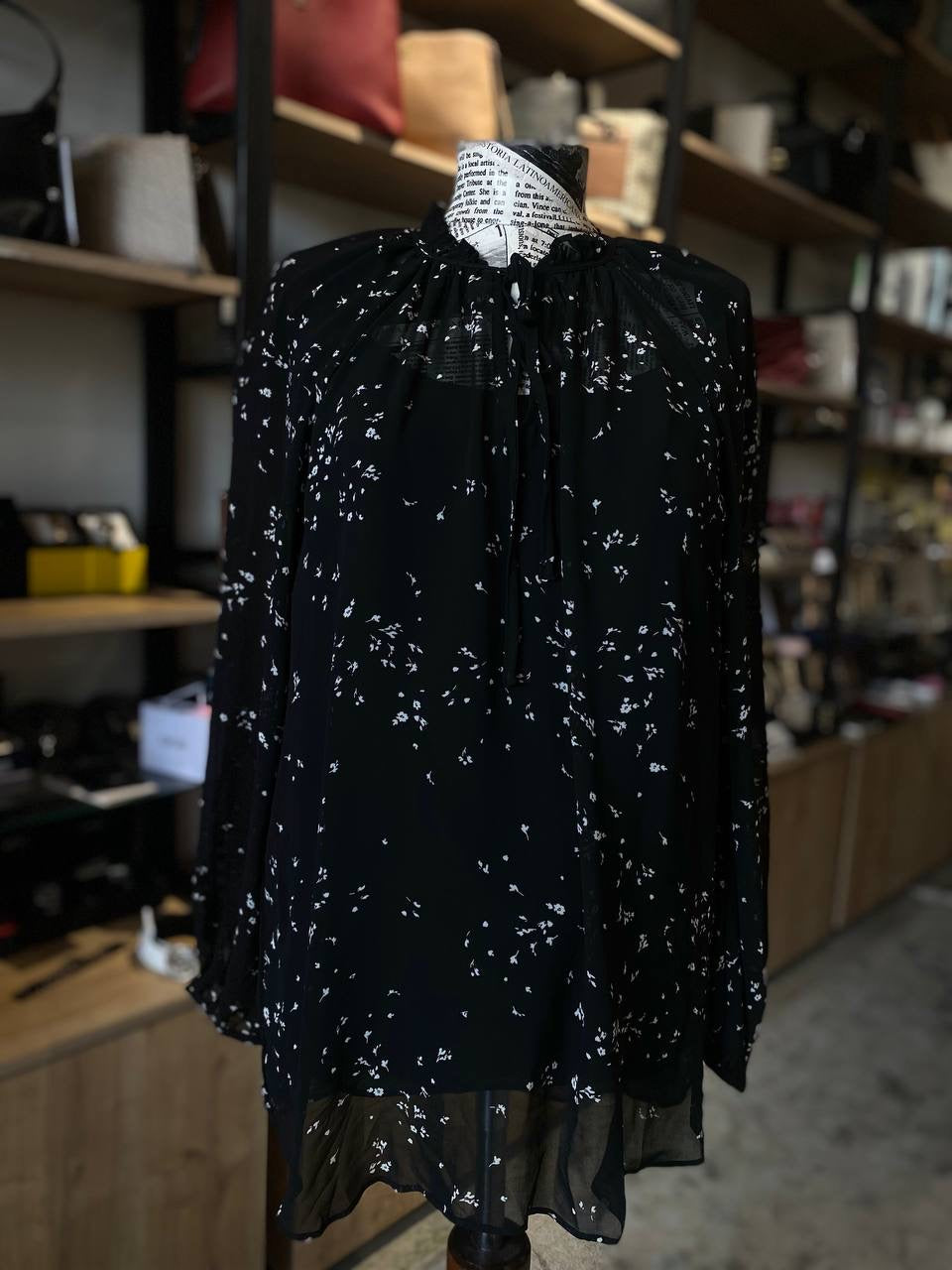 Vince camuto top size small