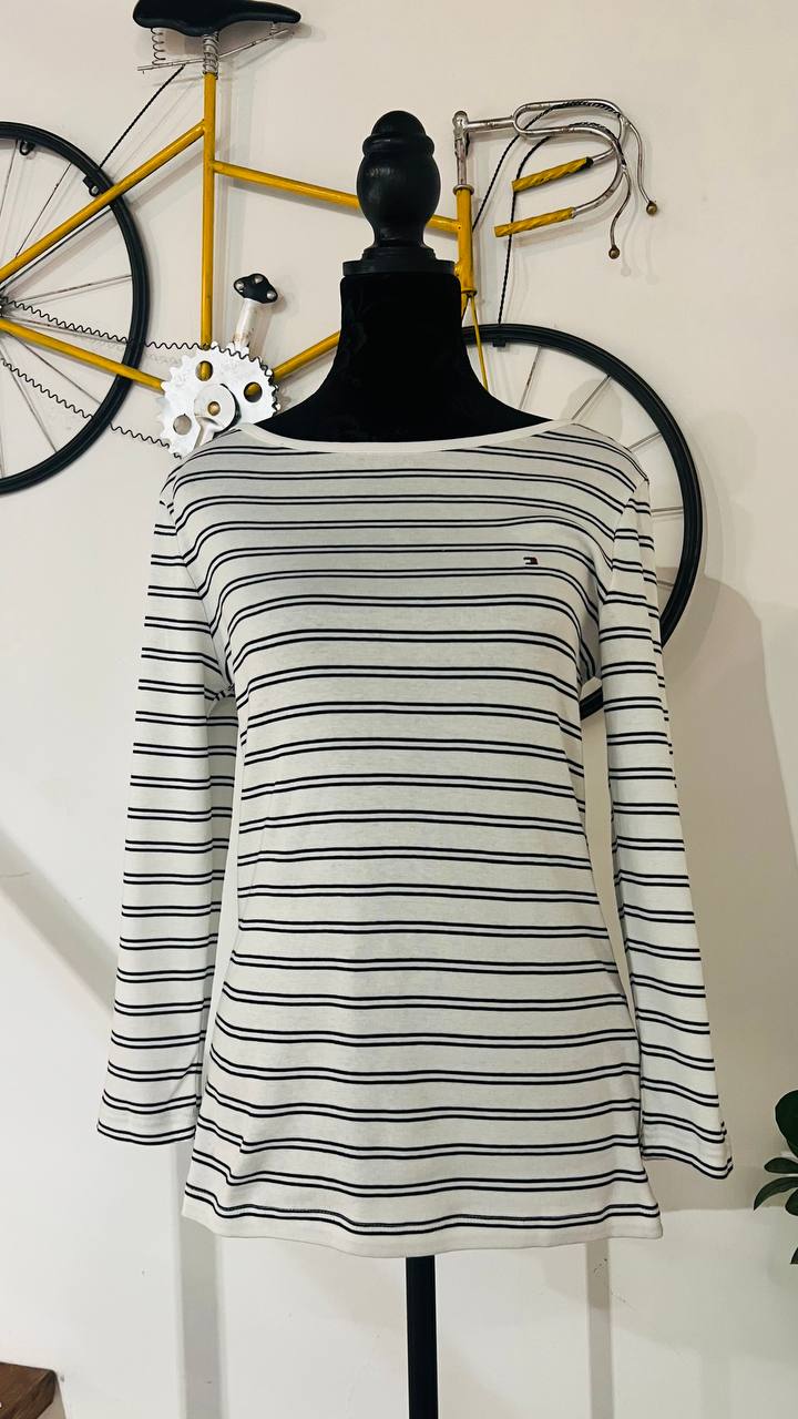 Tommy Hilfiger long sleeve shirt size small