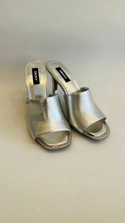 Dkny sandal size 37