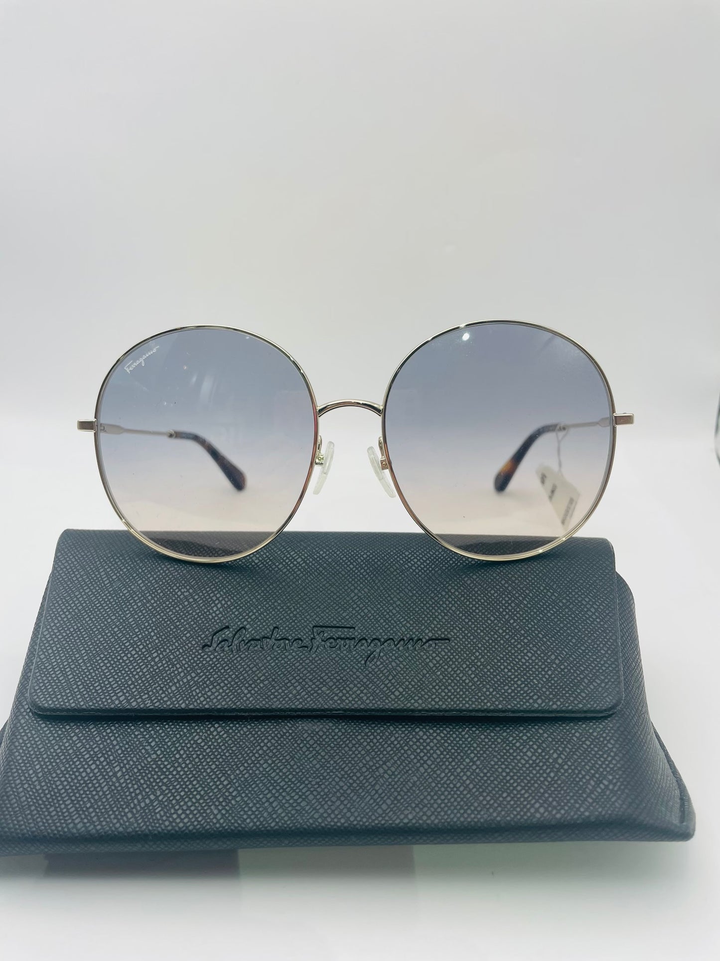 Salvatore ferragamo sunglass