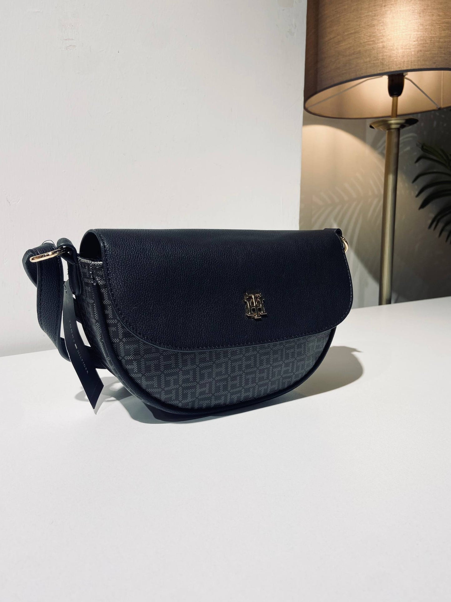 Tommy Hilfiger bag