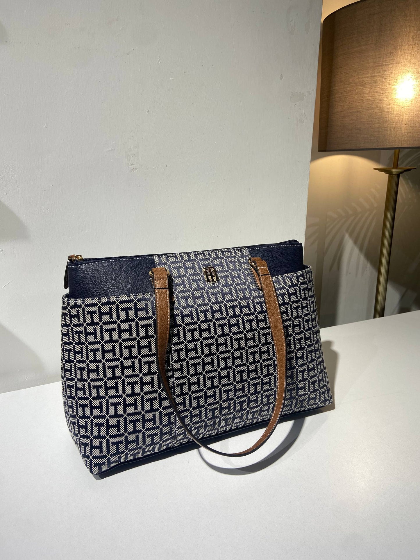 Tommy Hilfiger bag