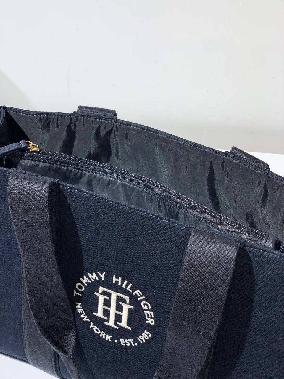 Tommy Hilfiger bag