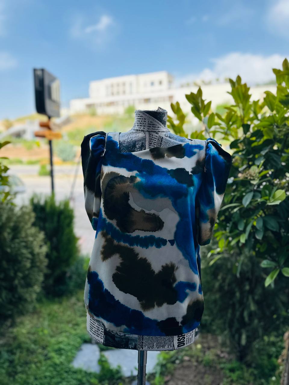 Dkny top size small