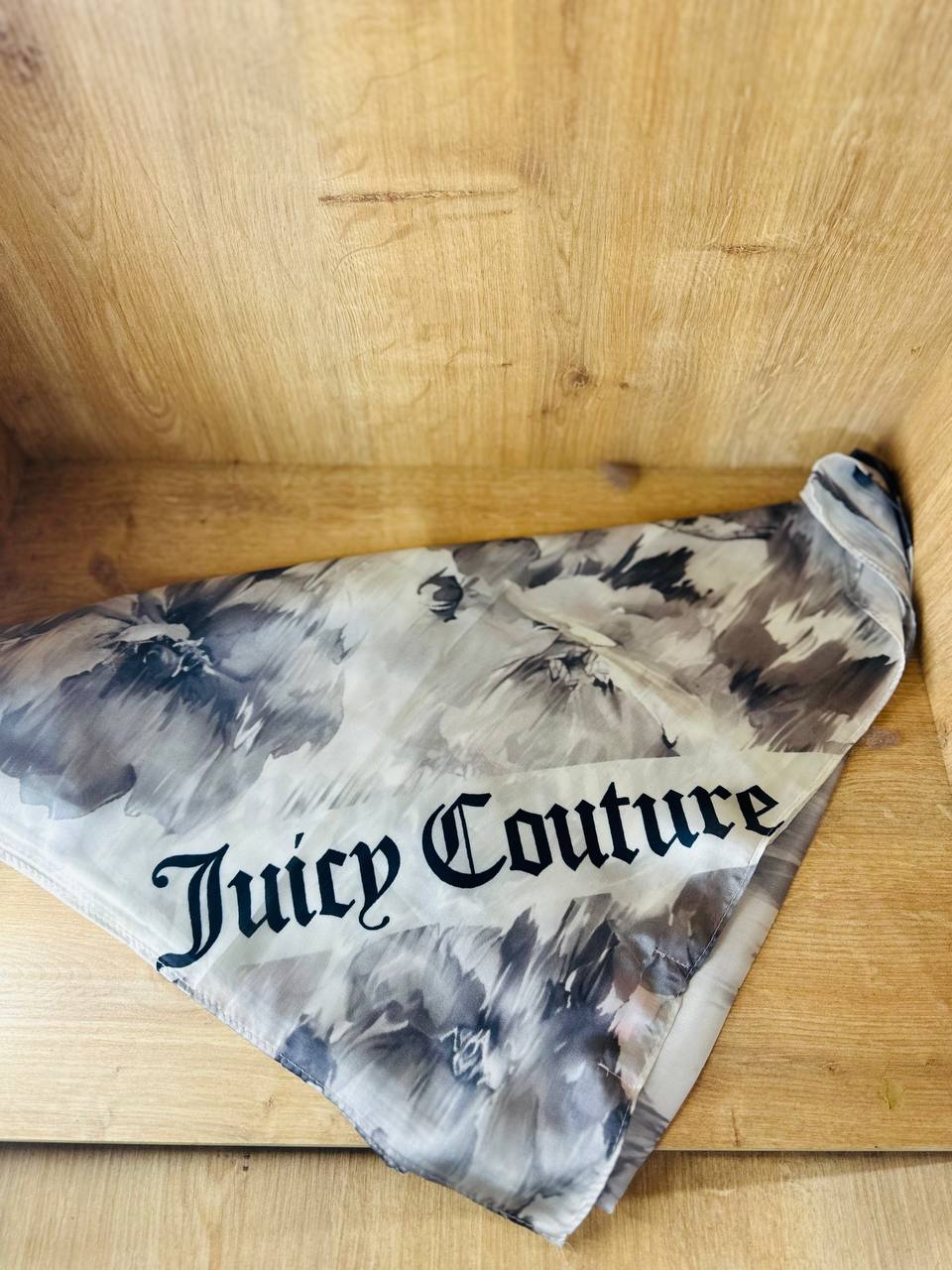 Juicy couture scarf