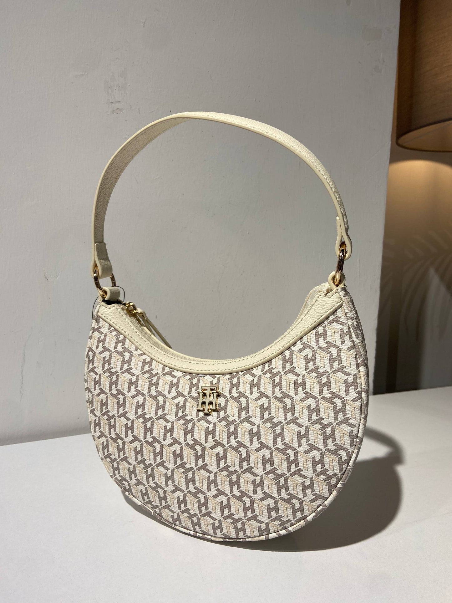 Tommy Hilfiger bag