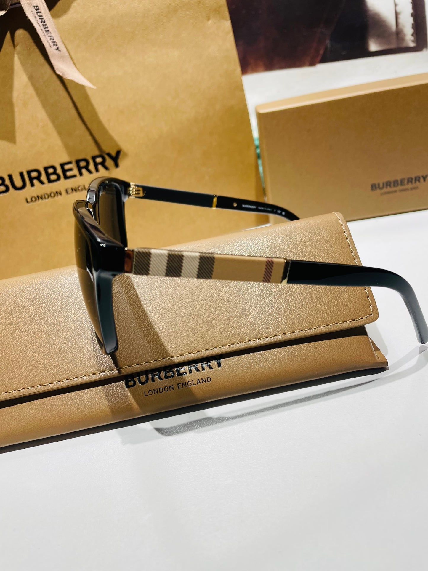 Burberry sunglass