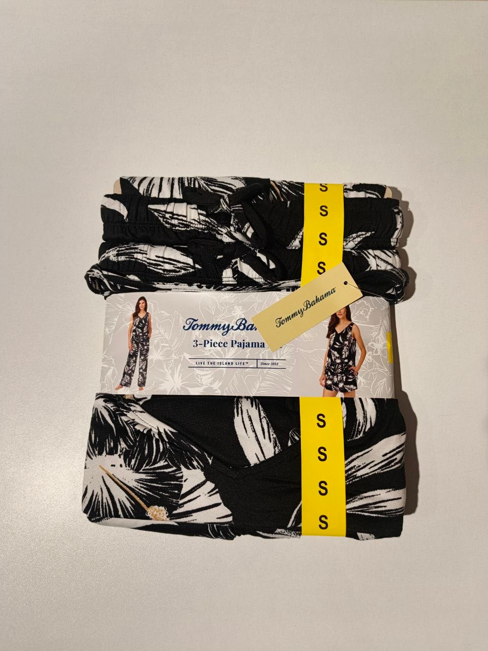 Tommy Bahama 3-piece pajama set