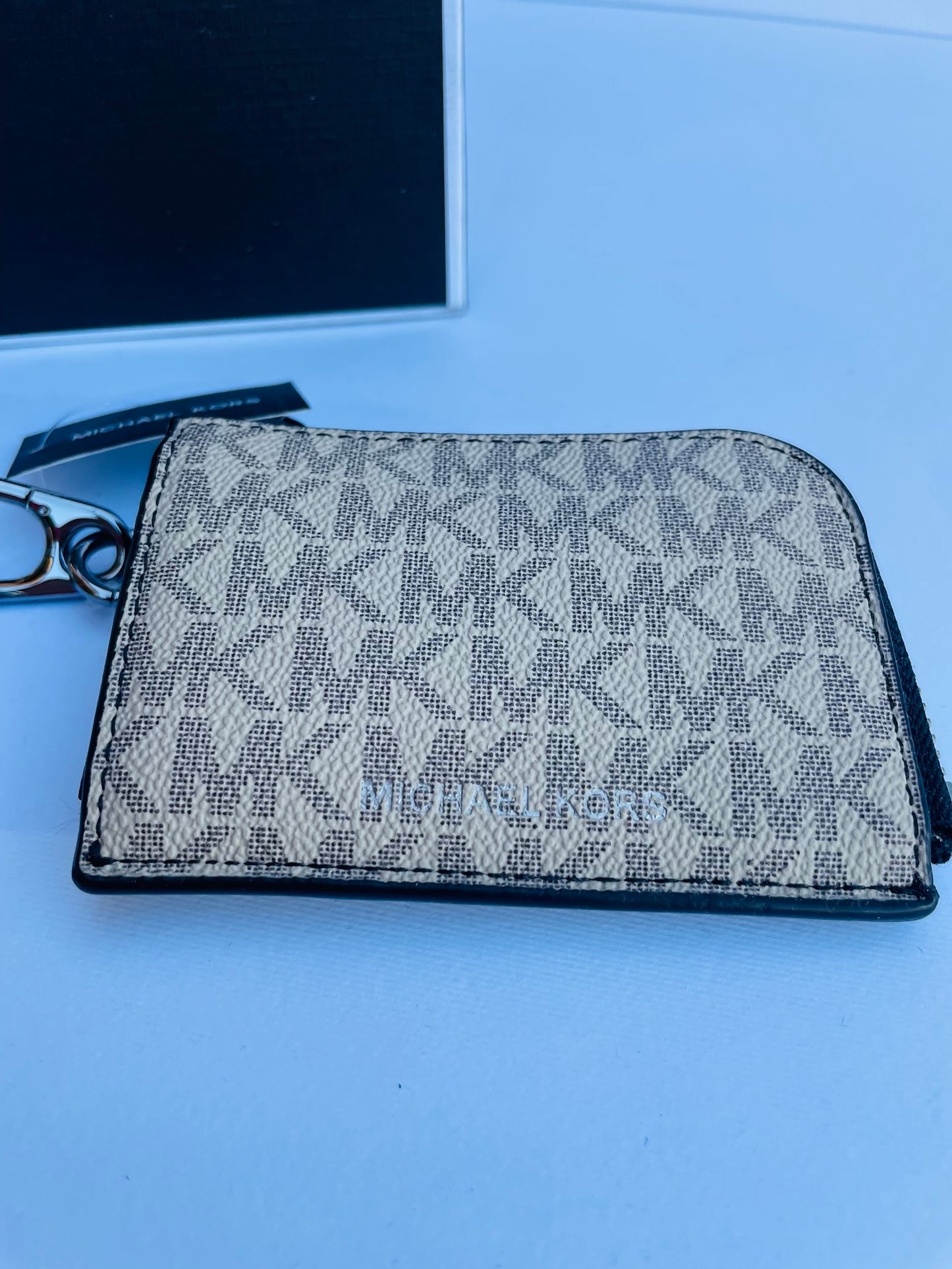 Michael kors wallet & keychain set