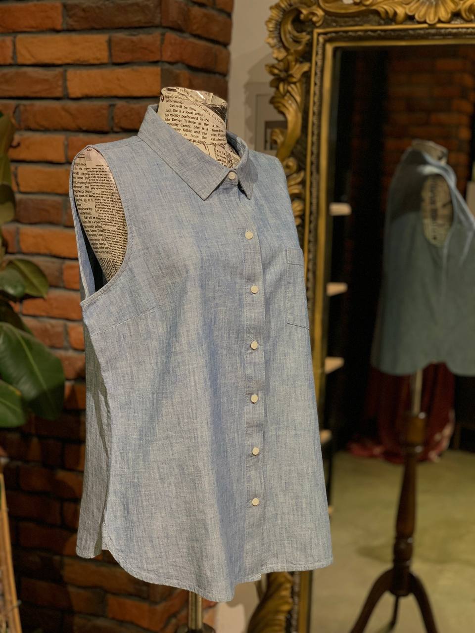Tommy Hilfiger top size large
