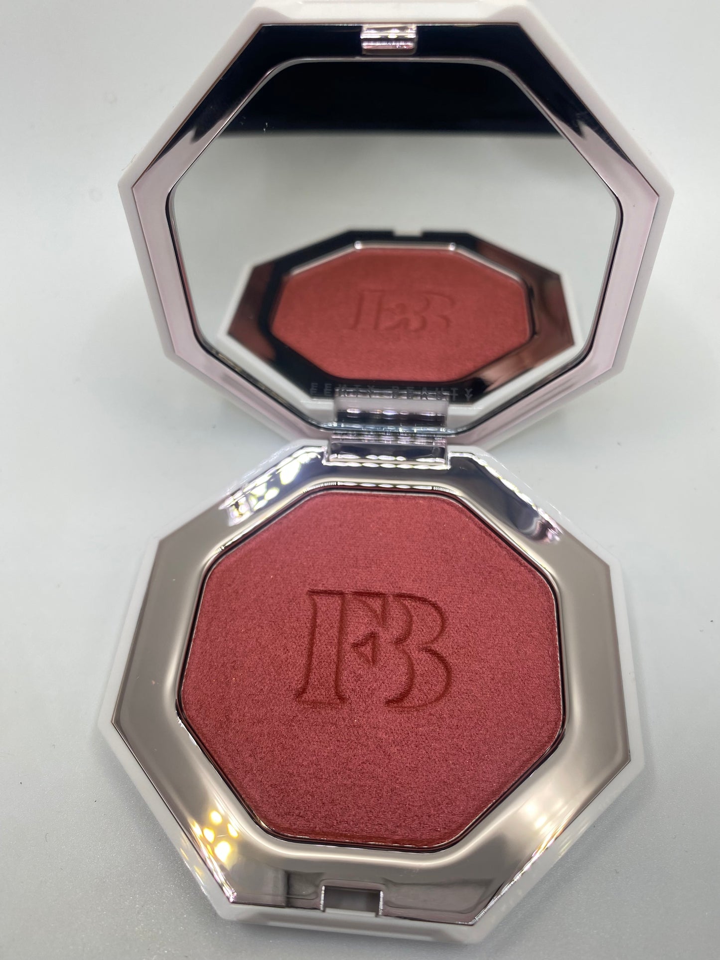 Fenty beauty highlighter