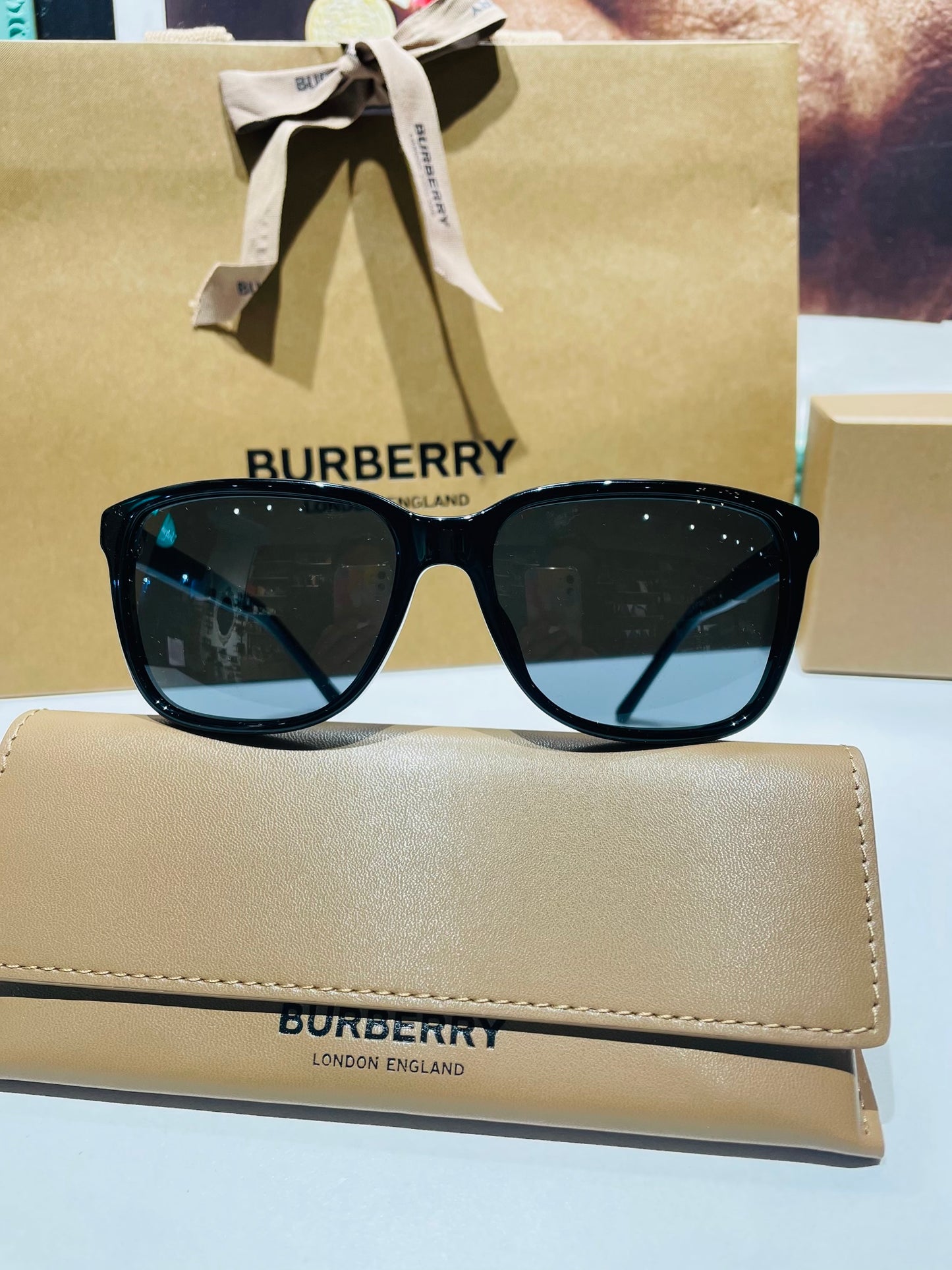 Burberry sunglass