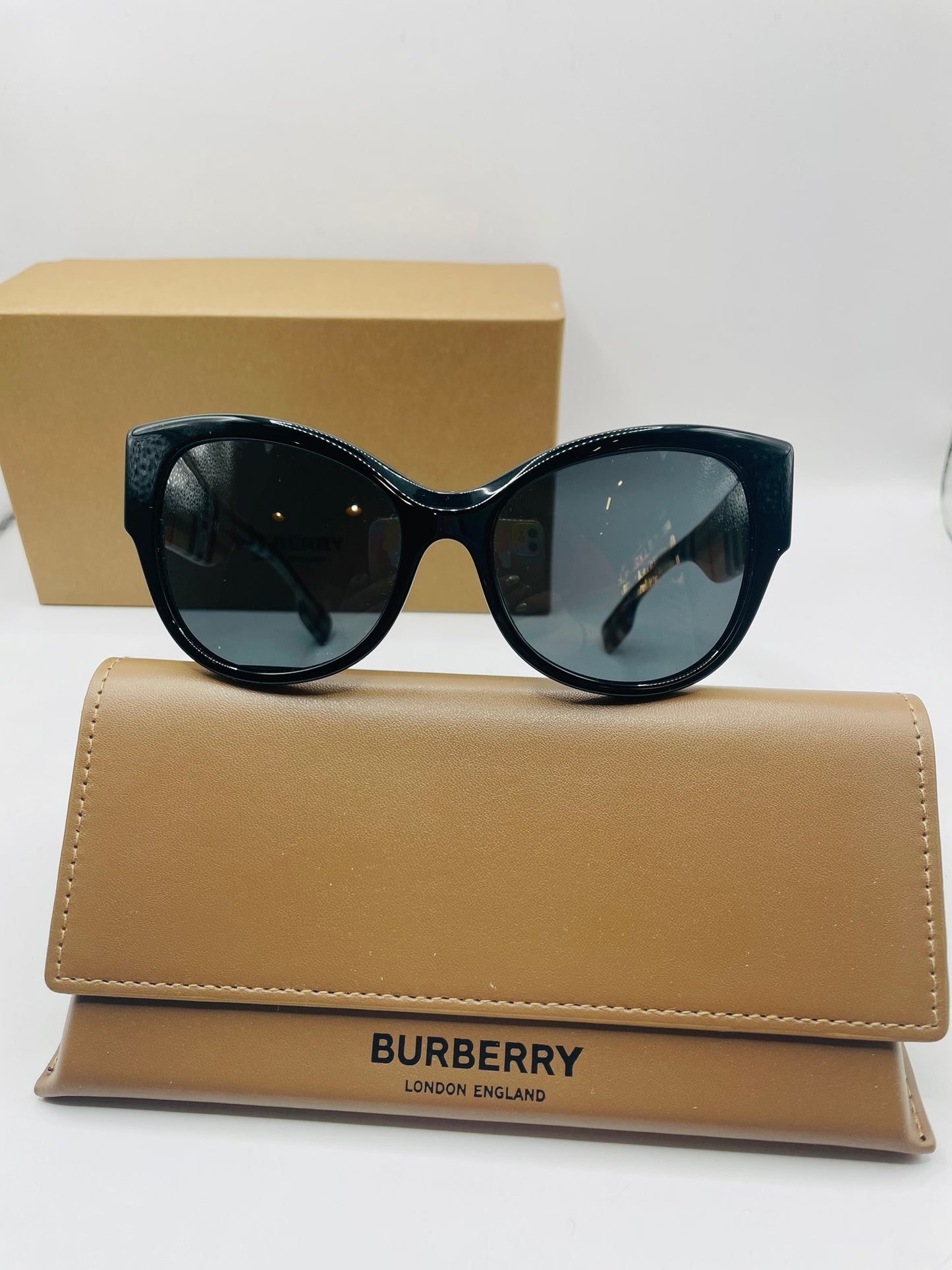 Burberry sunglass