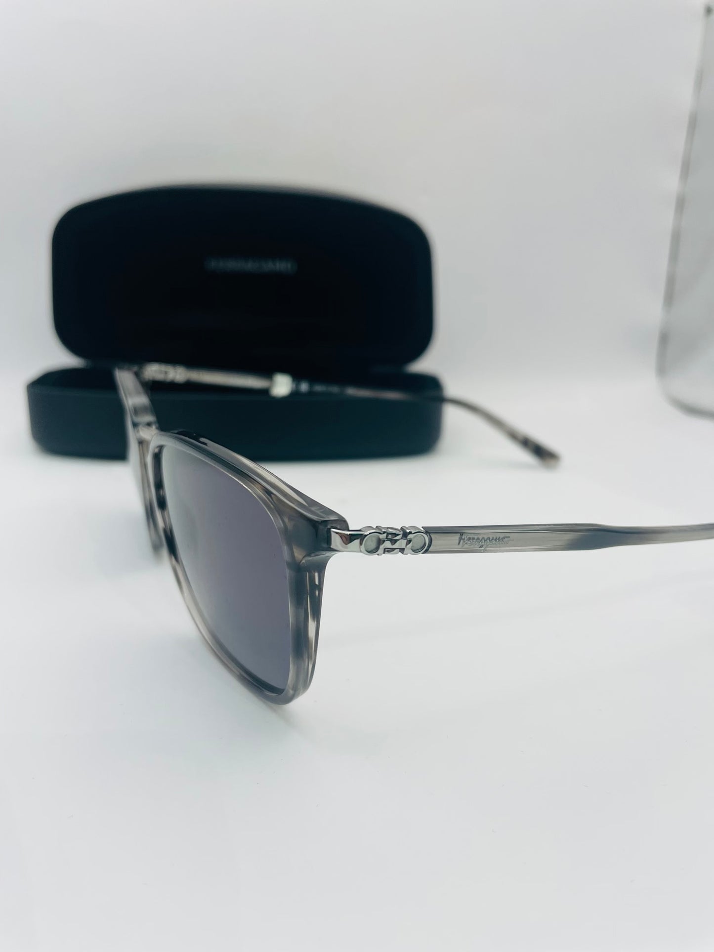 Salvatore ferragamo sunglass