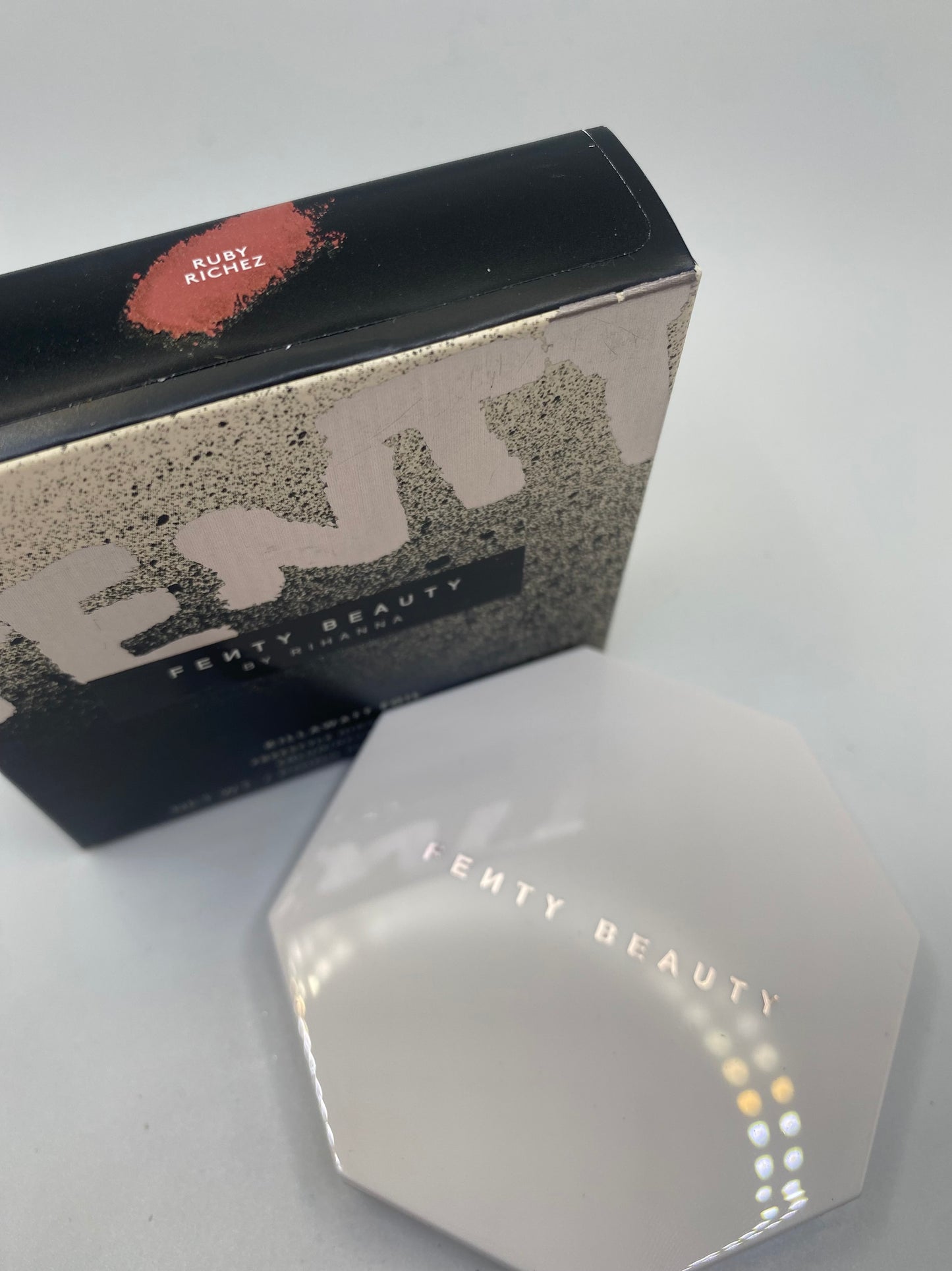 Fenty beauty highlighter