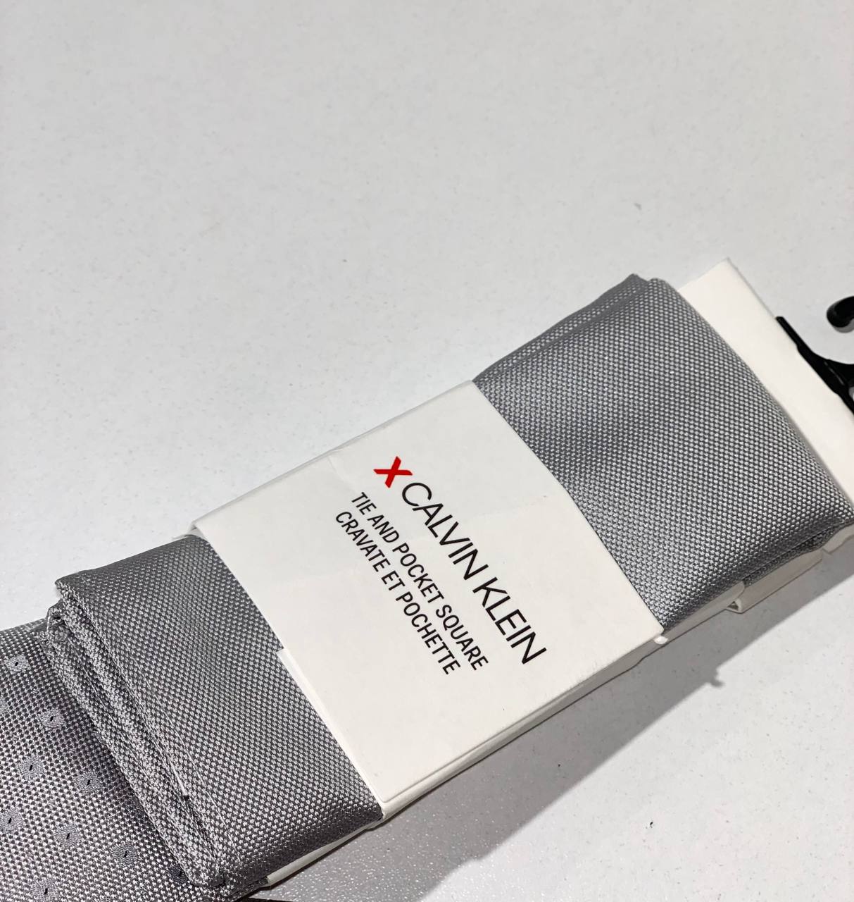 Calvin Klein tie and pocket square