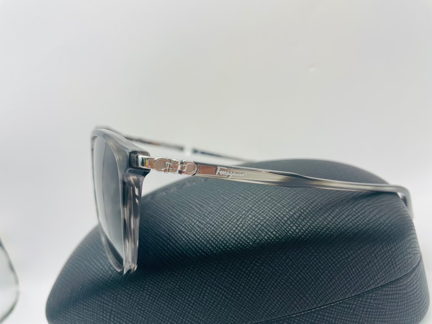 Salvatore ferragamo sunglass