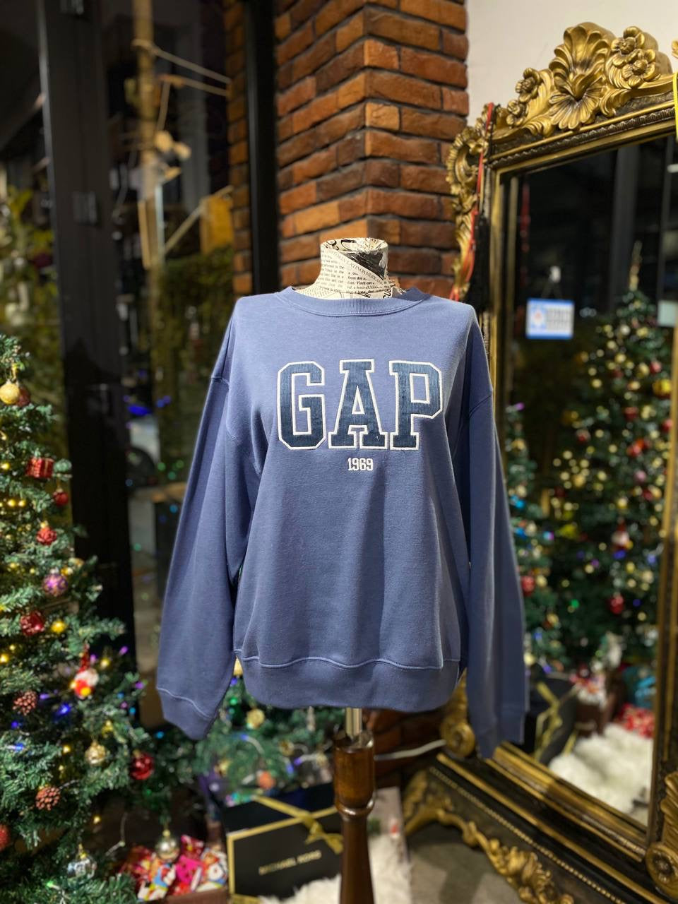GAP sweater size medium