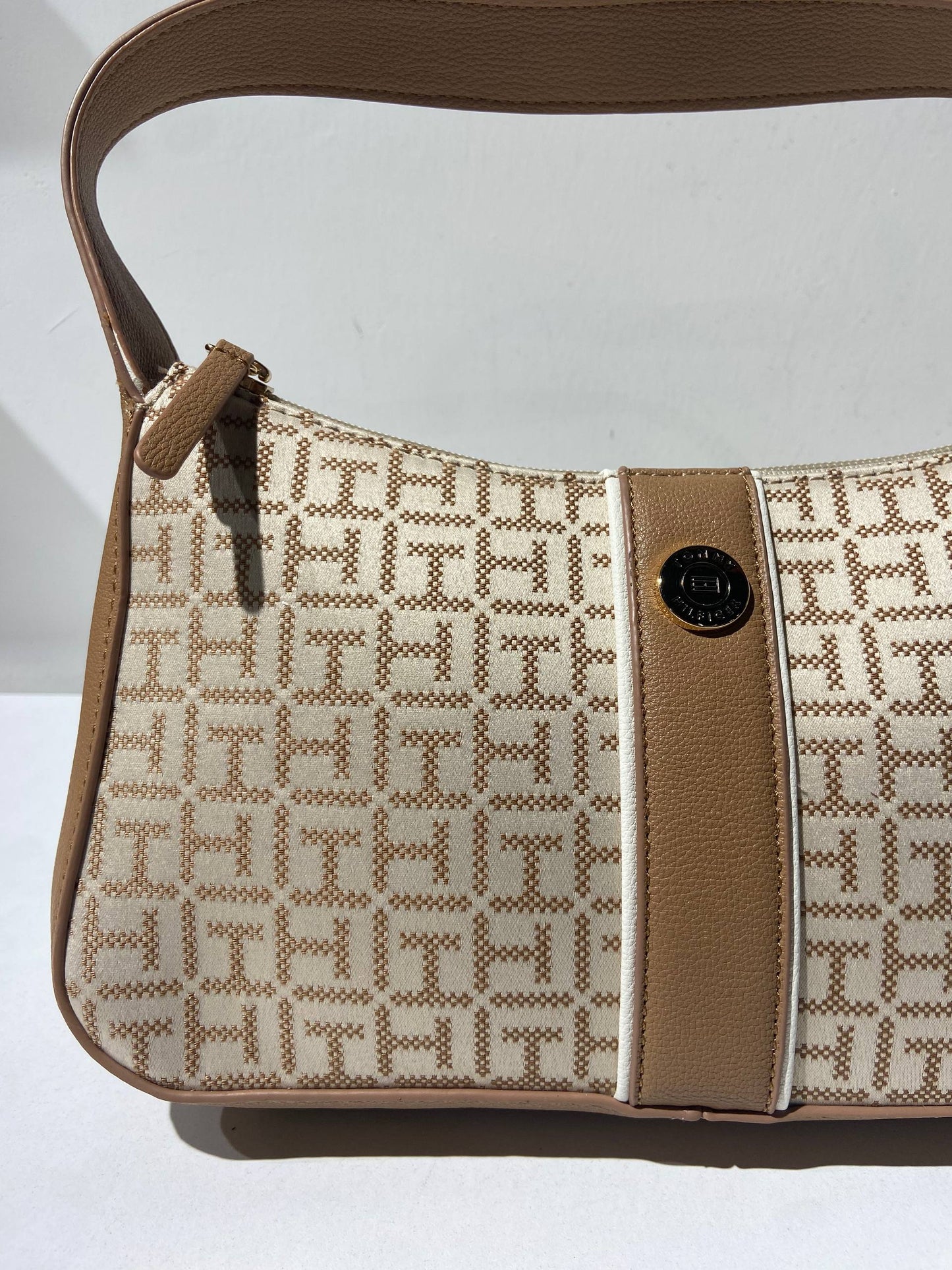 Tommy Hilfiger bag