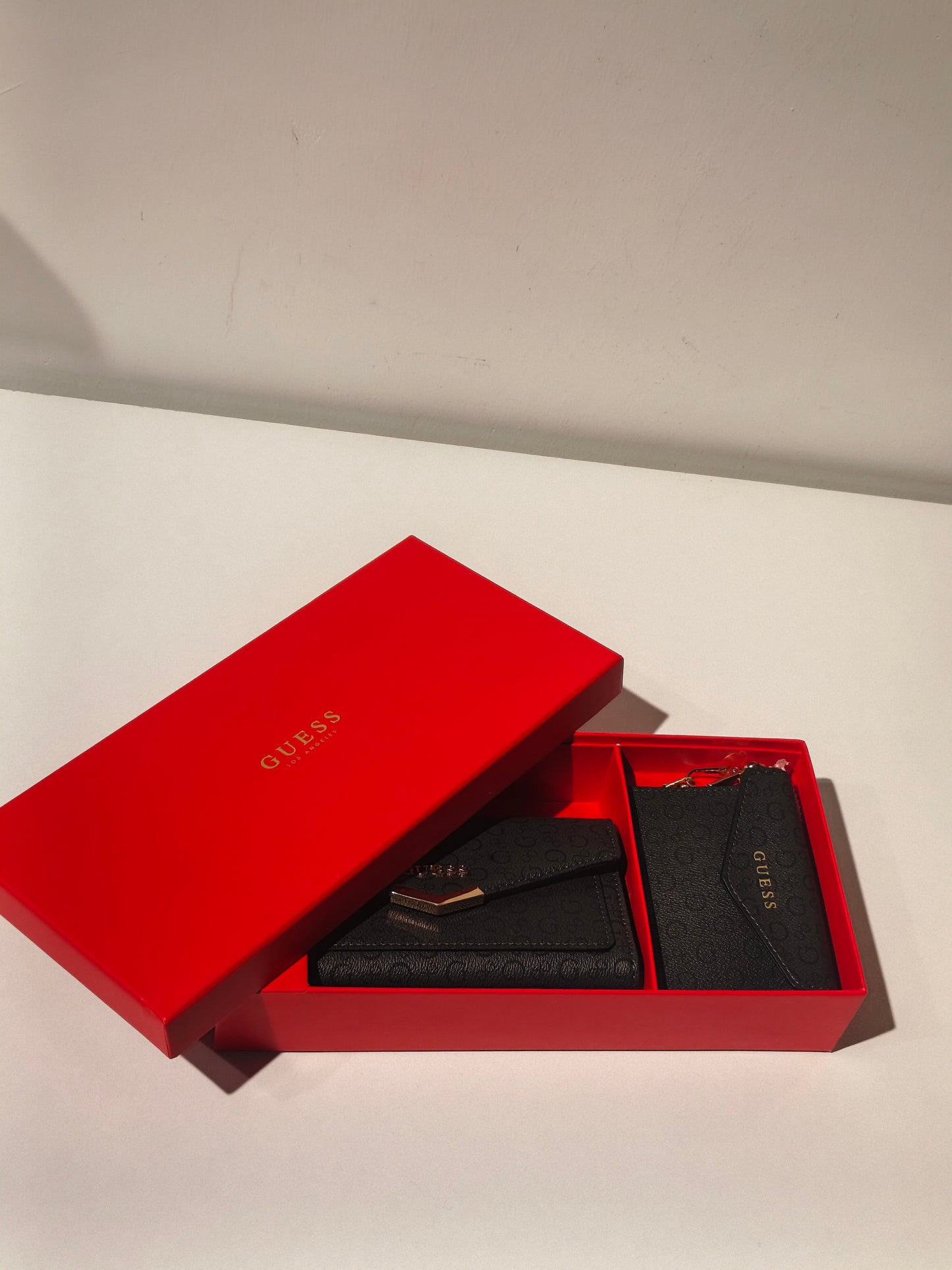Guess wallet & key chain set