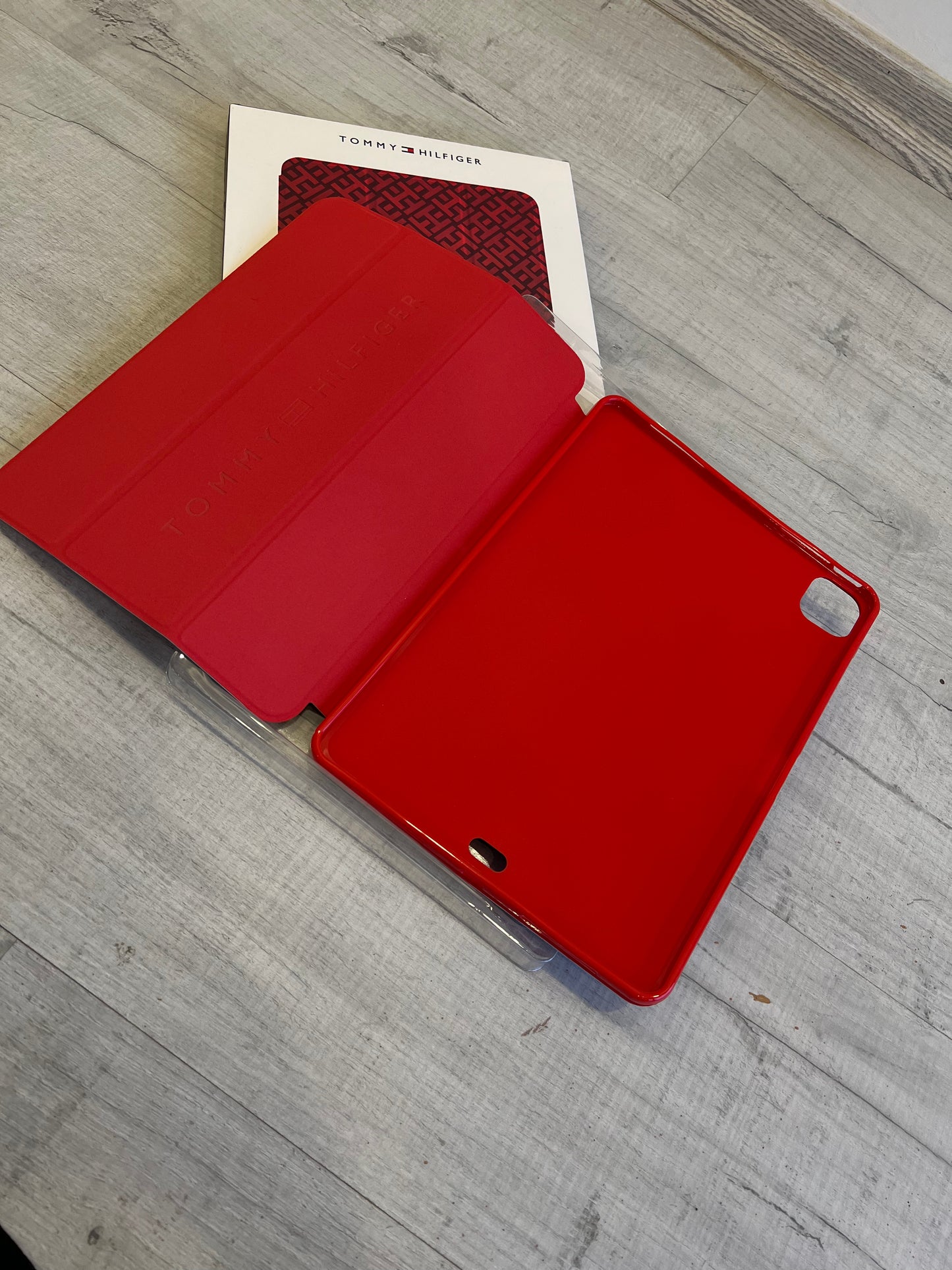 Tommy Hilfiger iPad cover