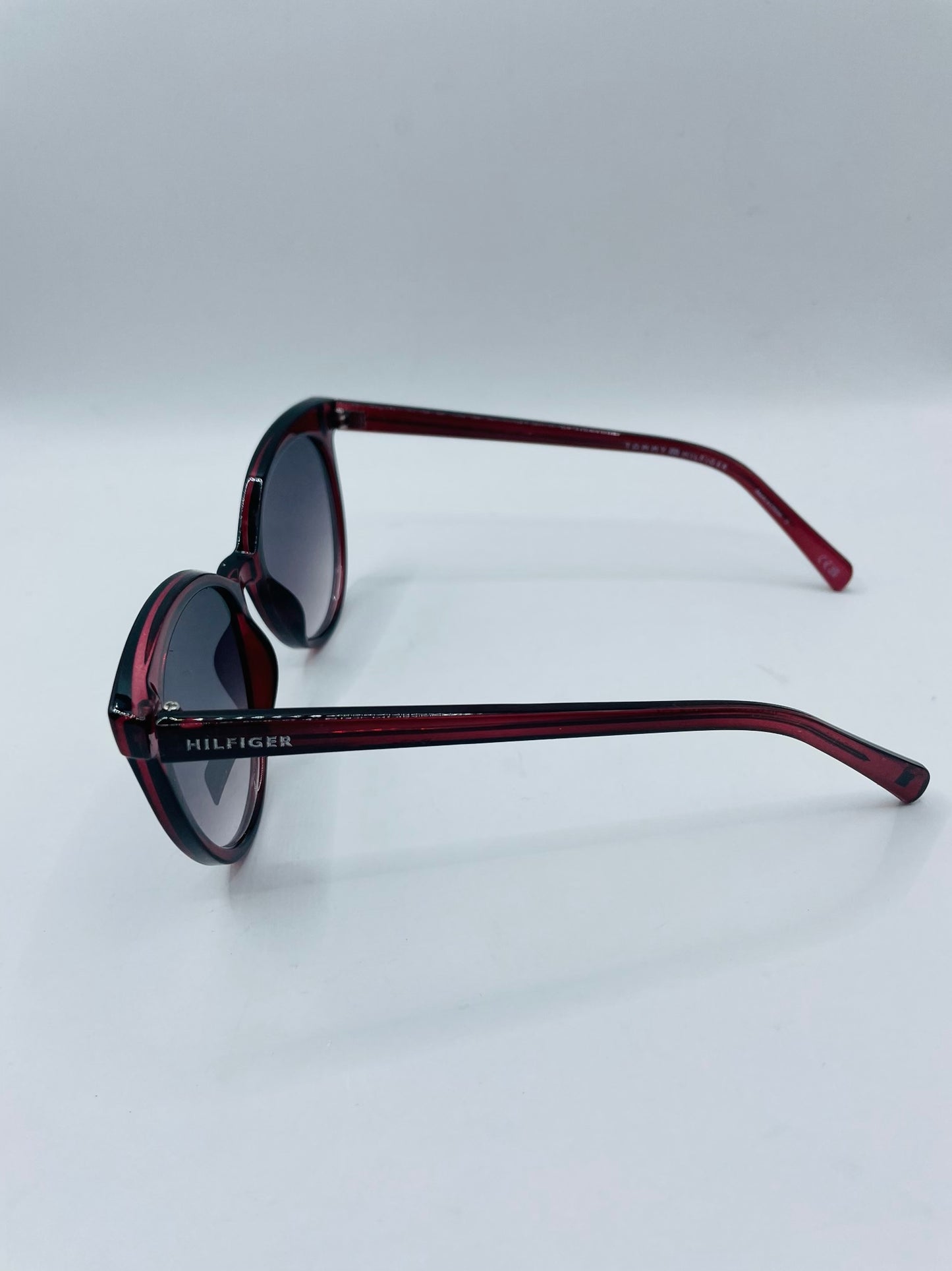 Tommy Hilfiger sunglass