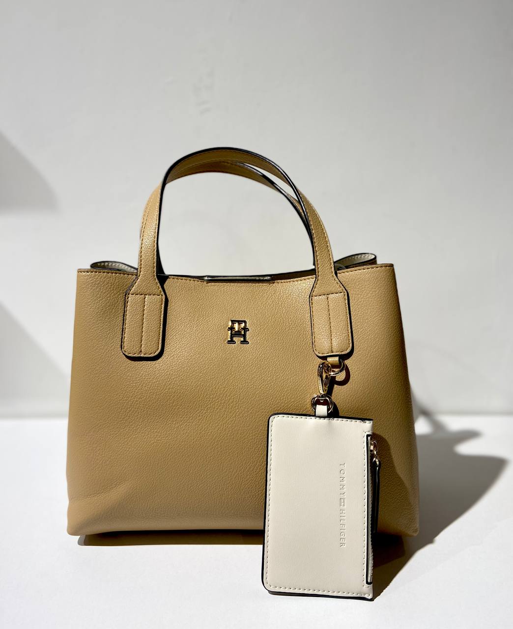 Tommy Hilfiger bag