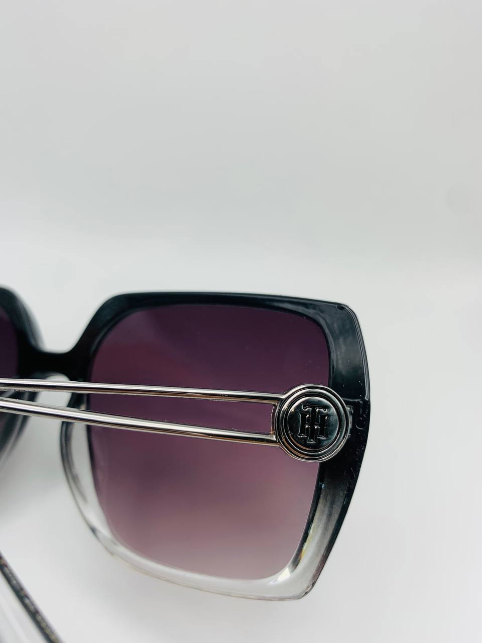 Tommy Hilfiger sunglass