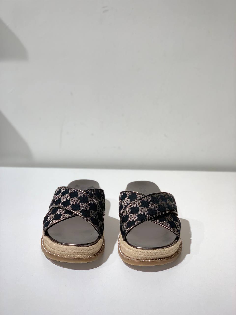 Dkny sandal size 9
