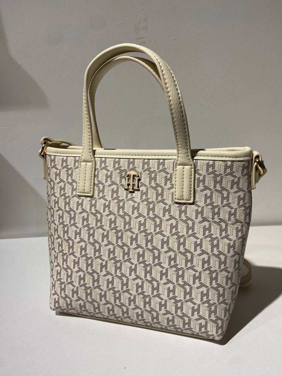 Tommy Hilfiger bag