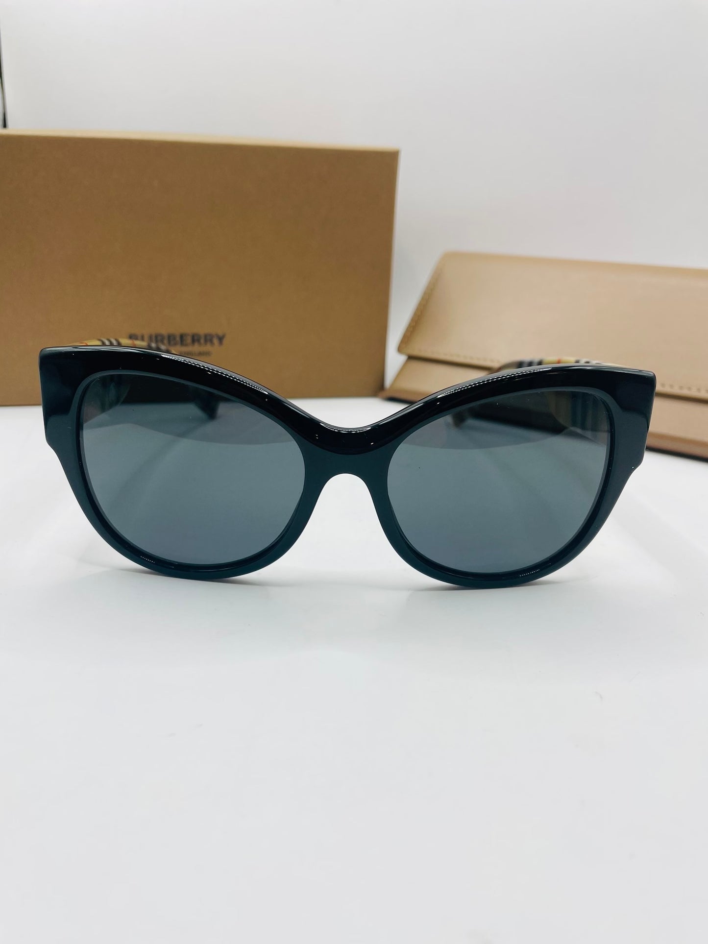 Burberry sunglass