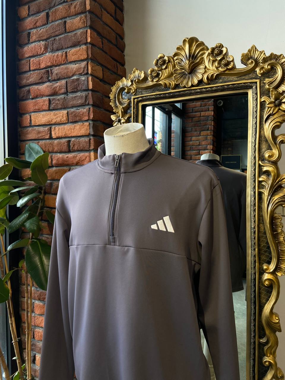 Adidas men’s zipper sweater Size large